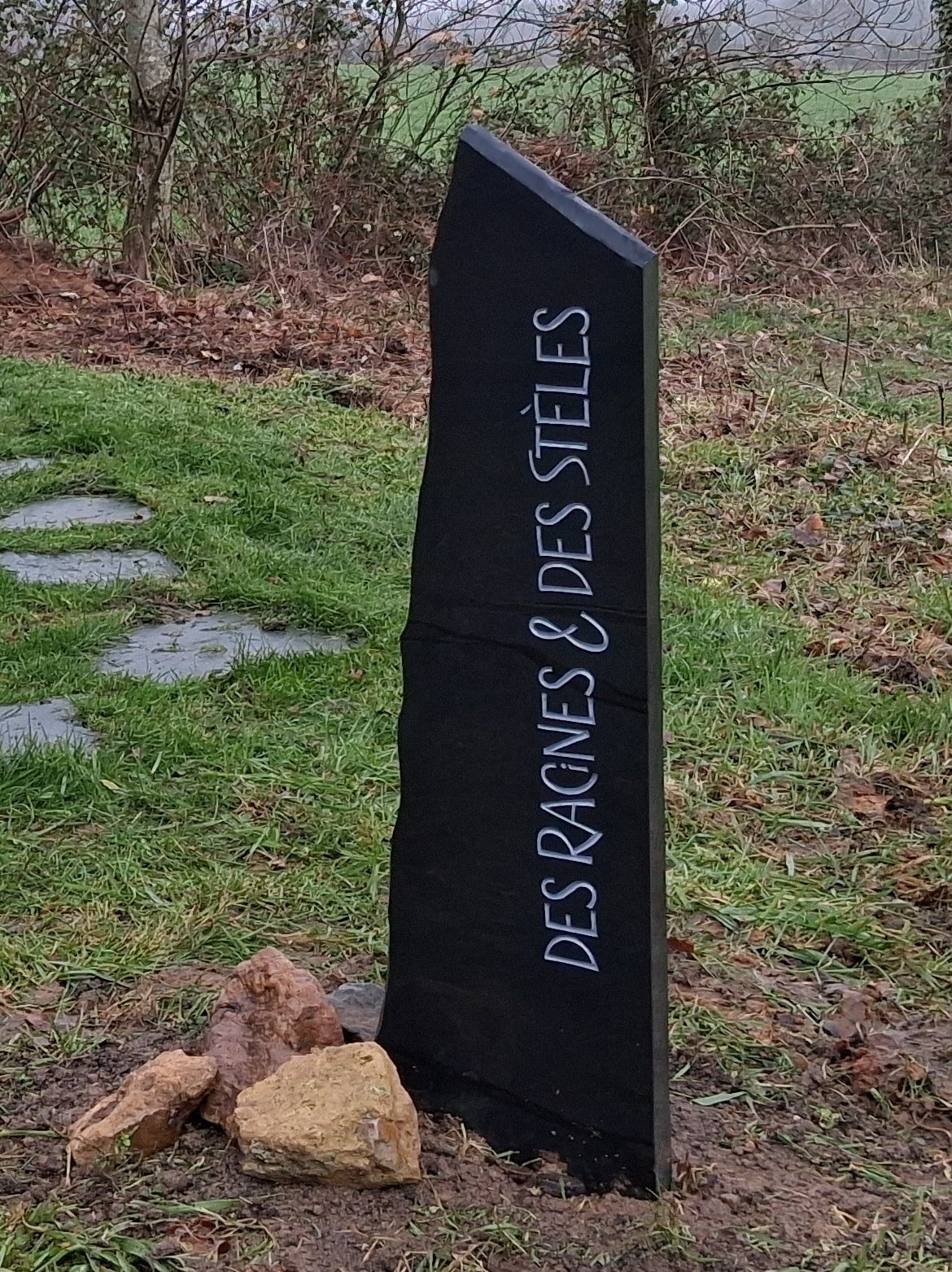 Stèle en ardoise naturelle